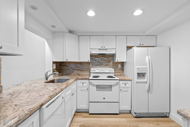 3710 N Pine Island Road 114, Sunrise, FL 33351