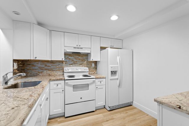 3710 N Pine Island Road 114, Sunrise, FL 33351