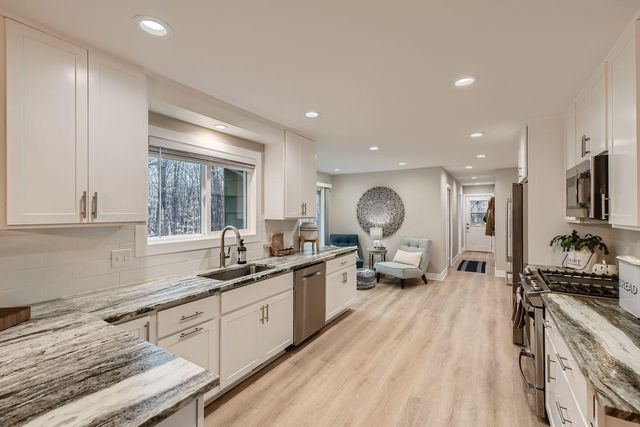 18215 19th Avenue N, Plymouth, MN 55447