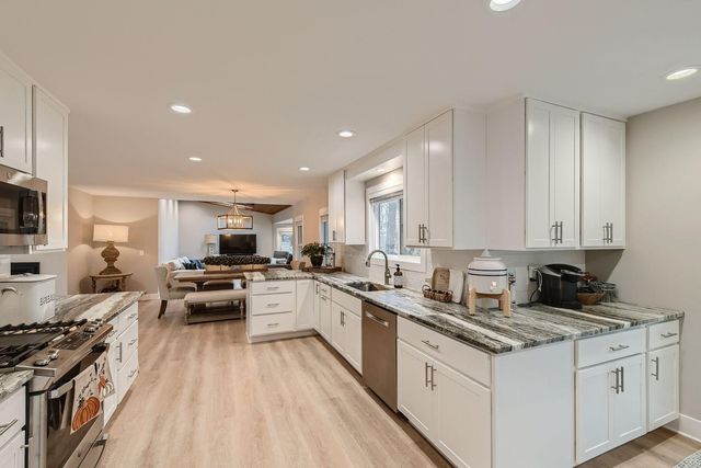 18215 19th Avenue N, Plymouth, MN 55447