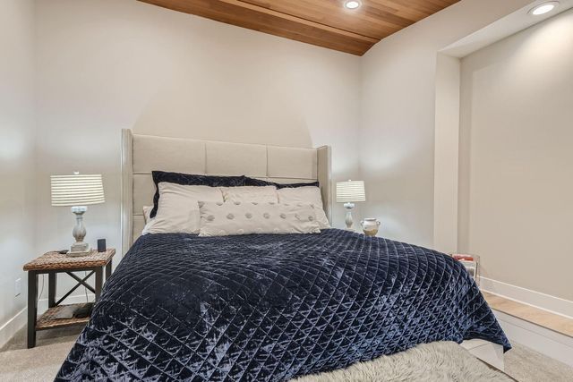 18215 19th Avenue N, Plymouth, MN 55447