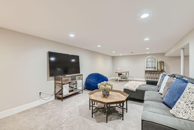 18215 19th Avenue N, Plymouth, MN 55447