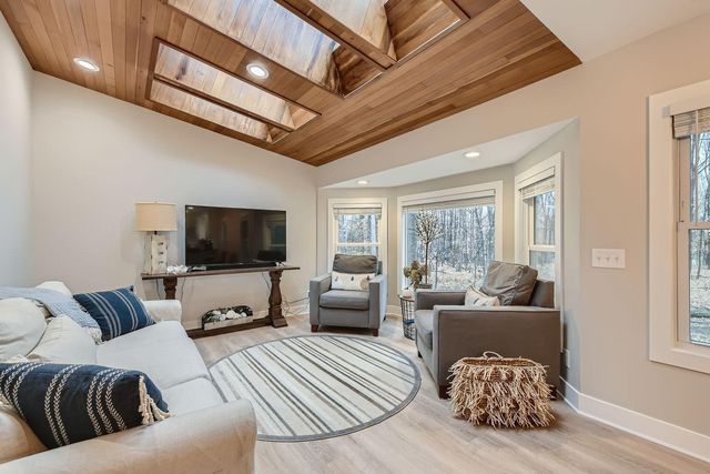 18215 19th Avenue N, Plymouth, MN 55447