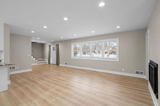 18215 19th Avenue N, Plymouth, MN 55447