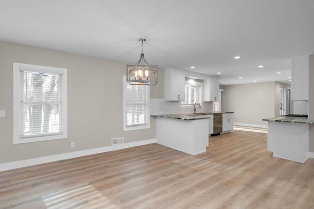 18215 19th Avenue N, Plymouth, MN 55447