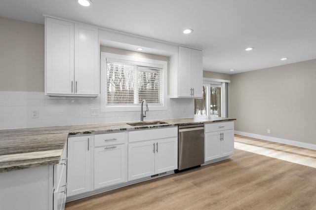 18215 19th Avenue N, Plymouth, MN 55447