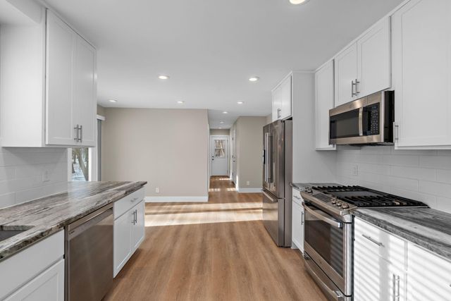 18215 19th Avenue N, Plymouth, MN 55447