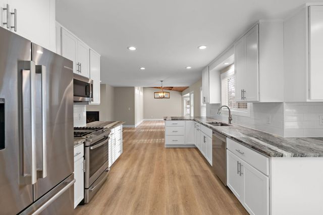 18215 19th Avenue N, Plymouth, MN 55447