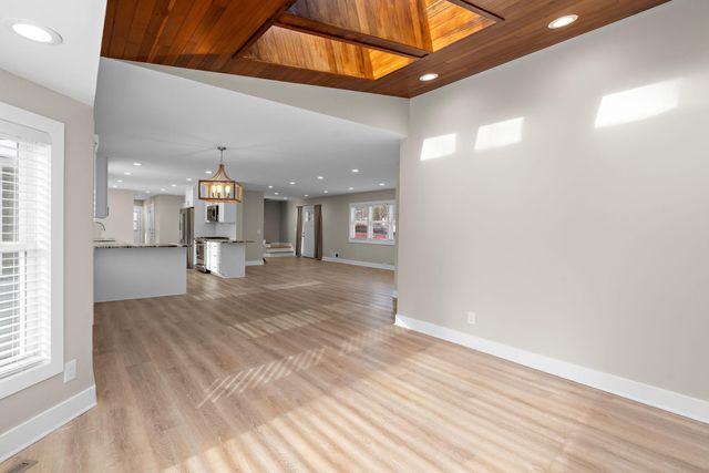 18215 19th Avenue N, Plymouth, MN 55447