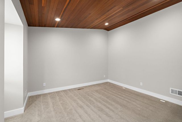 18215 19th Avenue N, Plymouth, MN 55447