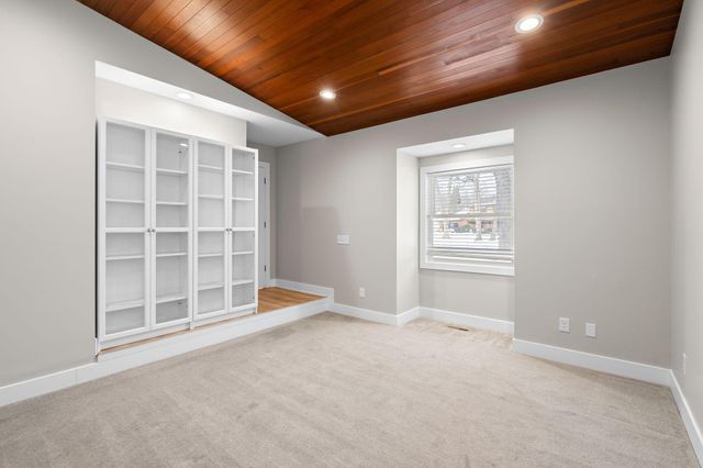 18215 19th Avenue N, Plymouth, MN 55447