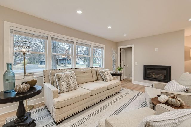 18215 19th Avenue N, Plymouth, MN 55447