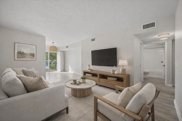 3486 Briar Bay Boulevard 101, West Palm Beach, FL 33411