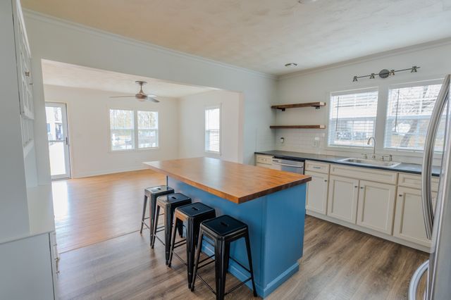 1899 Cherry St, Columbia, TN 38401