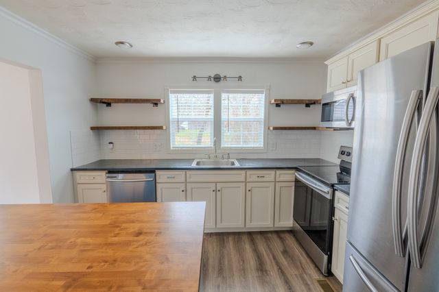 1899 Cherry St, Columbia, TN 38401