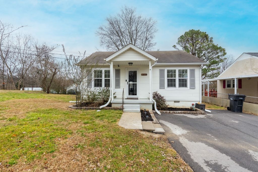 1899 Cherry St, Columbia, TN 38401