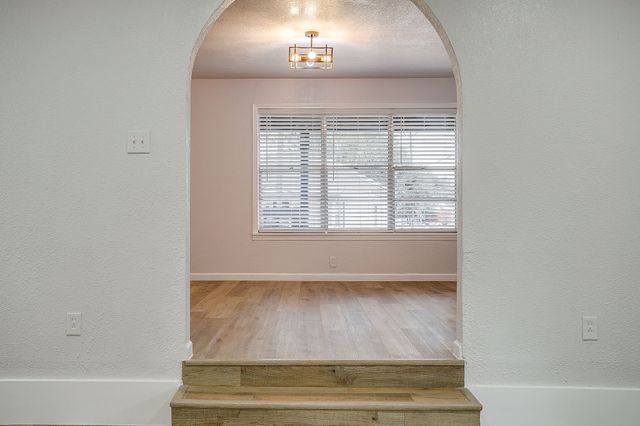 422 W Wilson Street, Cleburne, TX 76033