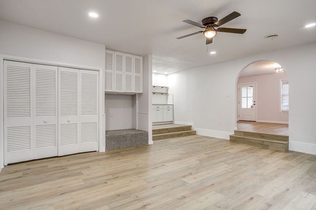 422 W Wilson Street, Cleburne, TX 76033