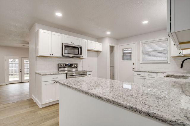 422 W Wilson Street, Cleburne, TX 76033