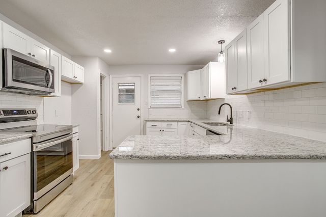 422 W Wilson Street, Cleburne, TX 76033