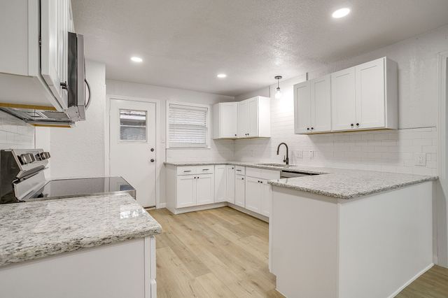 422 W Wilson Street, Cleburne, TX 76033