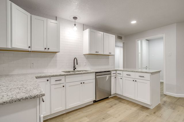 422 W Wilson Street, Cleburne, TX 76033