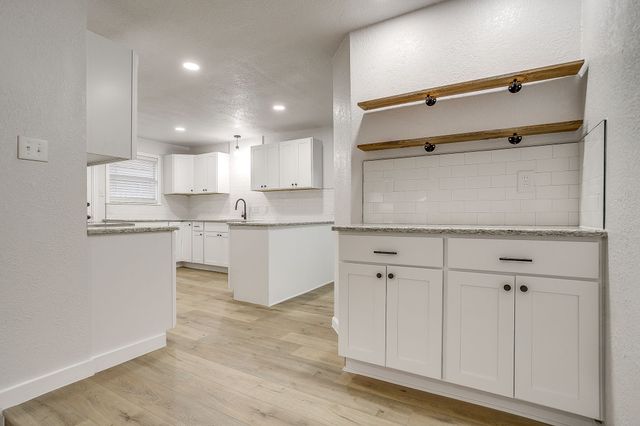 422 W Wilson Street, Cleburne, TX 76033