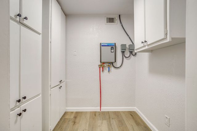 422 W Wilson Street, Cleburne, TX 76033