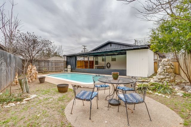 422 W Wilson Street, Cleburne, TX 76033