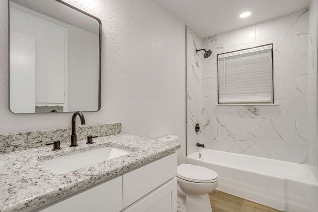 422 W Wilson Street, Cleburne, TX 76033