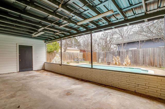 422 W Wilson Street, Cleburne, TX 76033