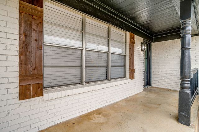 422 W Wilson Street, Cleburne, TX 76033