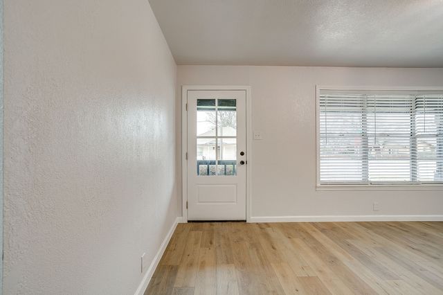 422 W Wilson Street, Cleburne, TX 76033