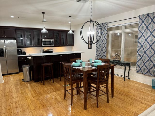 2208 Post Office Street 105, Galveston, TX 77550