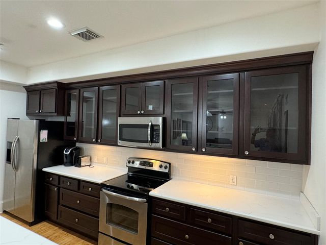 2208 Post Office Street 105, Galveston, TX 77550