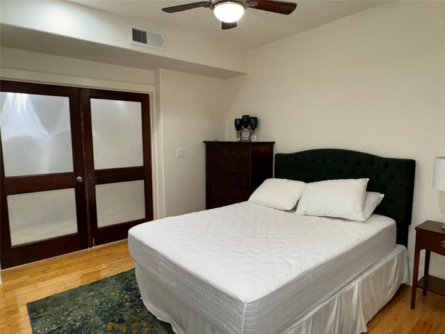 2208 Post Office Street 105, Galveston, TX 77550