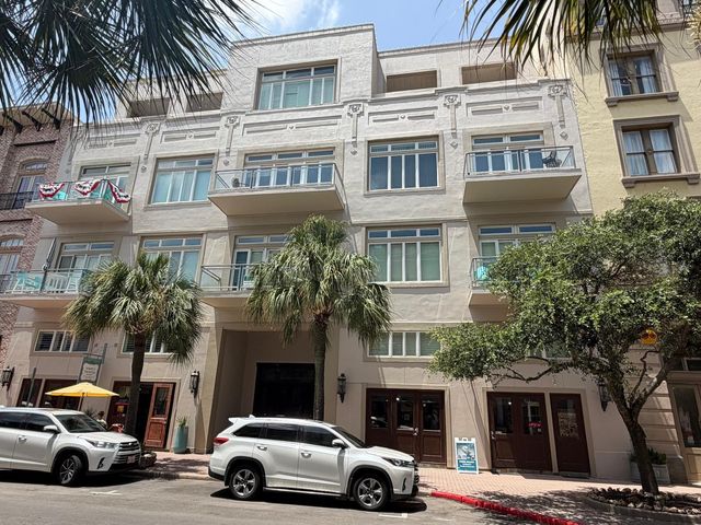 2208 Post Office Street 105, Galveston, TX 77550