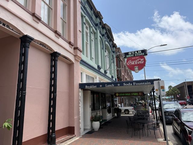 2208 Post Office Street 105, Galveston, TX 77550