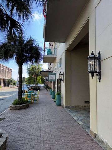 2208 Post Office Street 105, Galveston, TX 77550