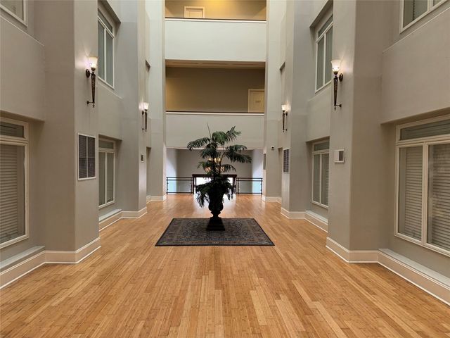 2208 Post Office Street 105, Galveston, TX 77550