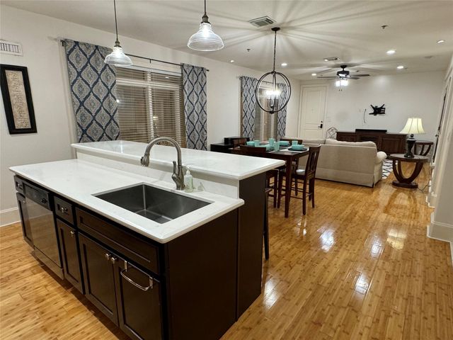 2208 Post Office Street 105, Galveston, TX 77550