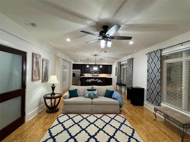 2208 Post Office Street 105, Galveston, TX 77550