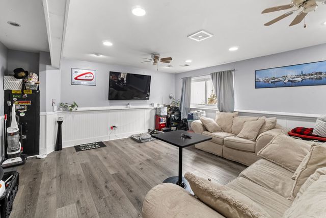 6140 W 99th Street, Oak Lawn, IL 60453