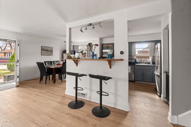 6140 W 99th Street, Oak Lawn, IL 60453