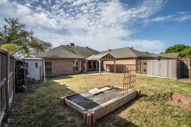 2315 Stone Glen Lane, Carrollton, TX 75007