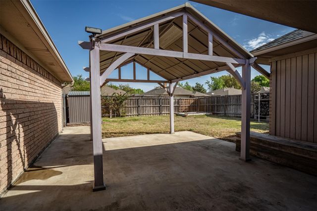 2315 Stone Glen Lane, Carrollton, TX 75007