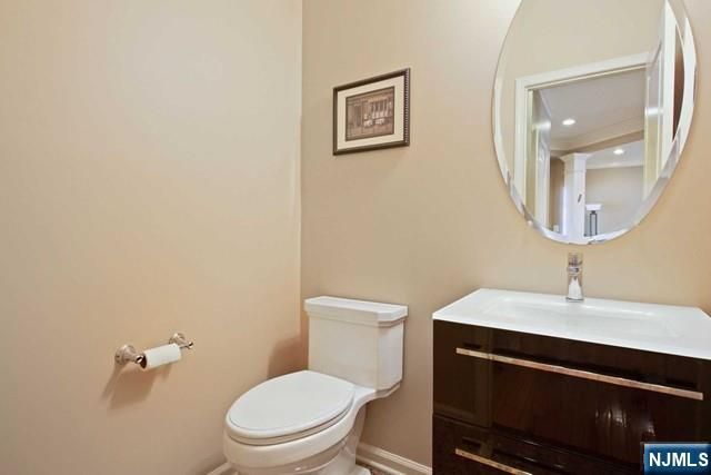 47 Mulberry Court, Paramus, NJ 07652
