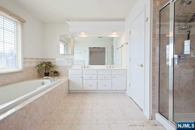 47 Mulberry Court, Paramus, NJ 07652