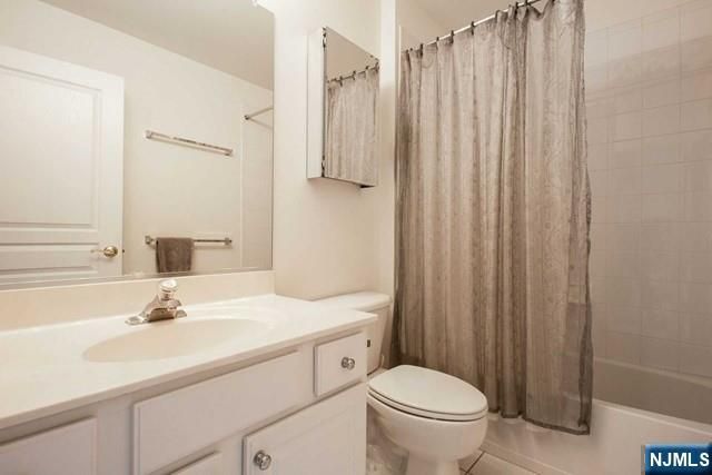 47 Mulberry Court, Paramus, NJ 07652