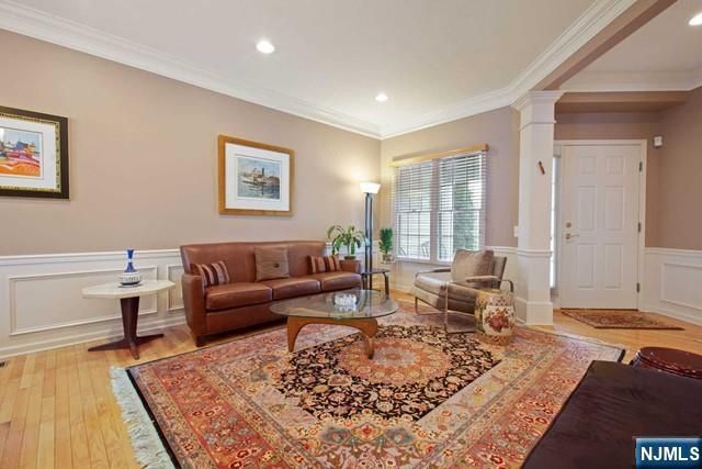47 Mulberry Court, Paramus, NJ 07652